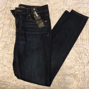 Express, darkwash Mid rise Legging Jean, NWT